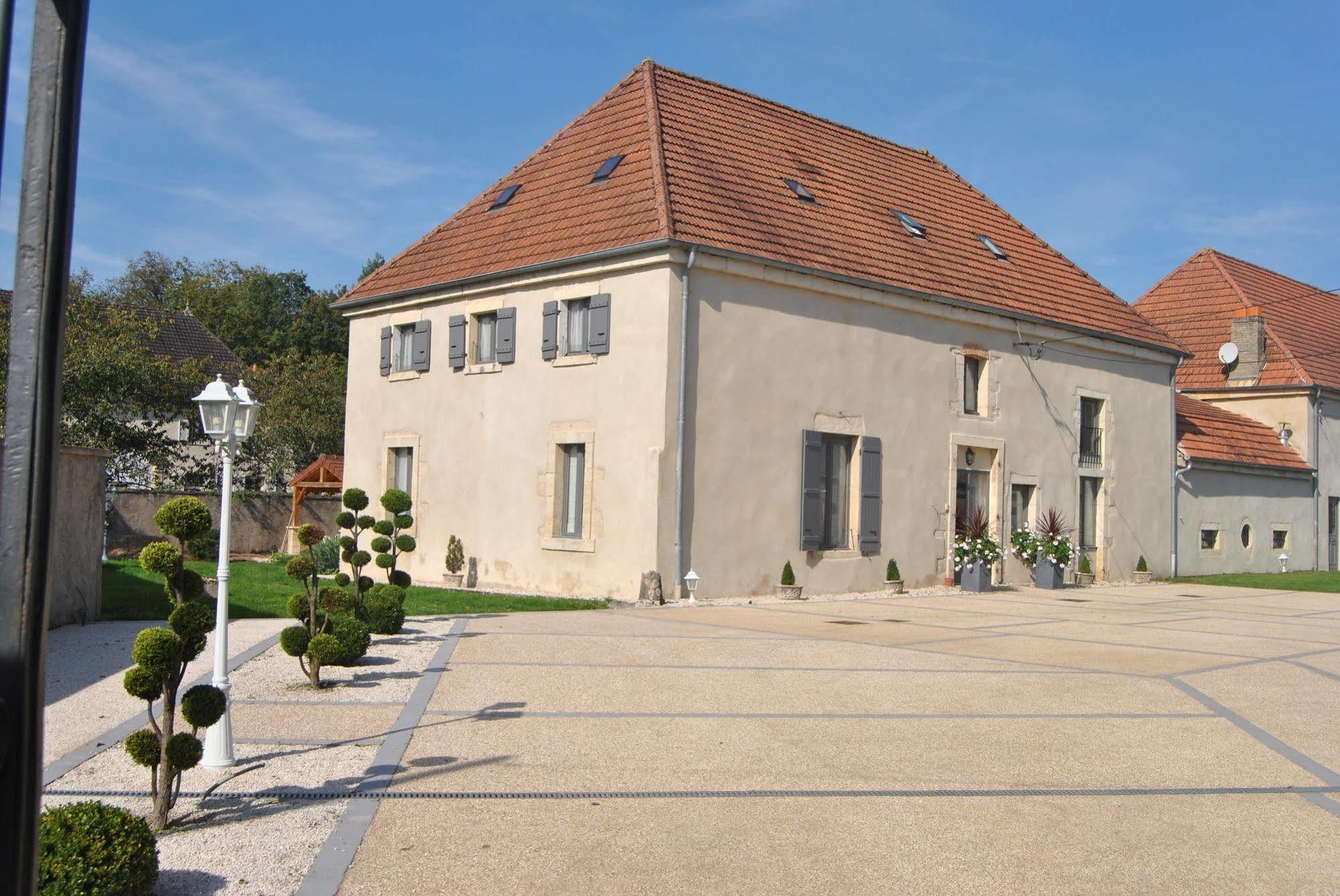 מלון Beaujeu-Saint-Vallier-et-Pierrejux Le Domaine Des Papillons מראה חיצוני תמונה